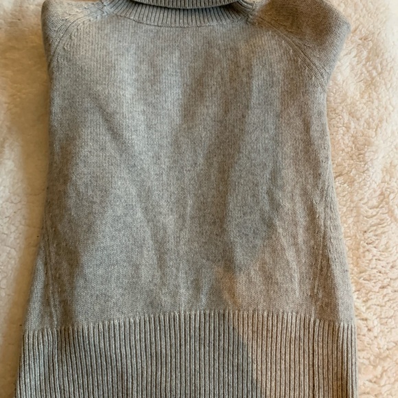Aritiza Babton turtleneck sweater - Picture 2 of 3